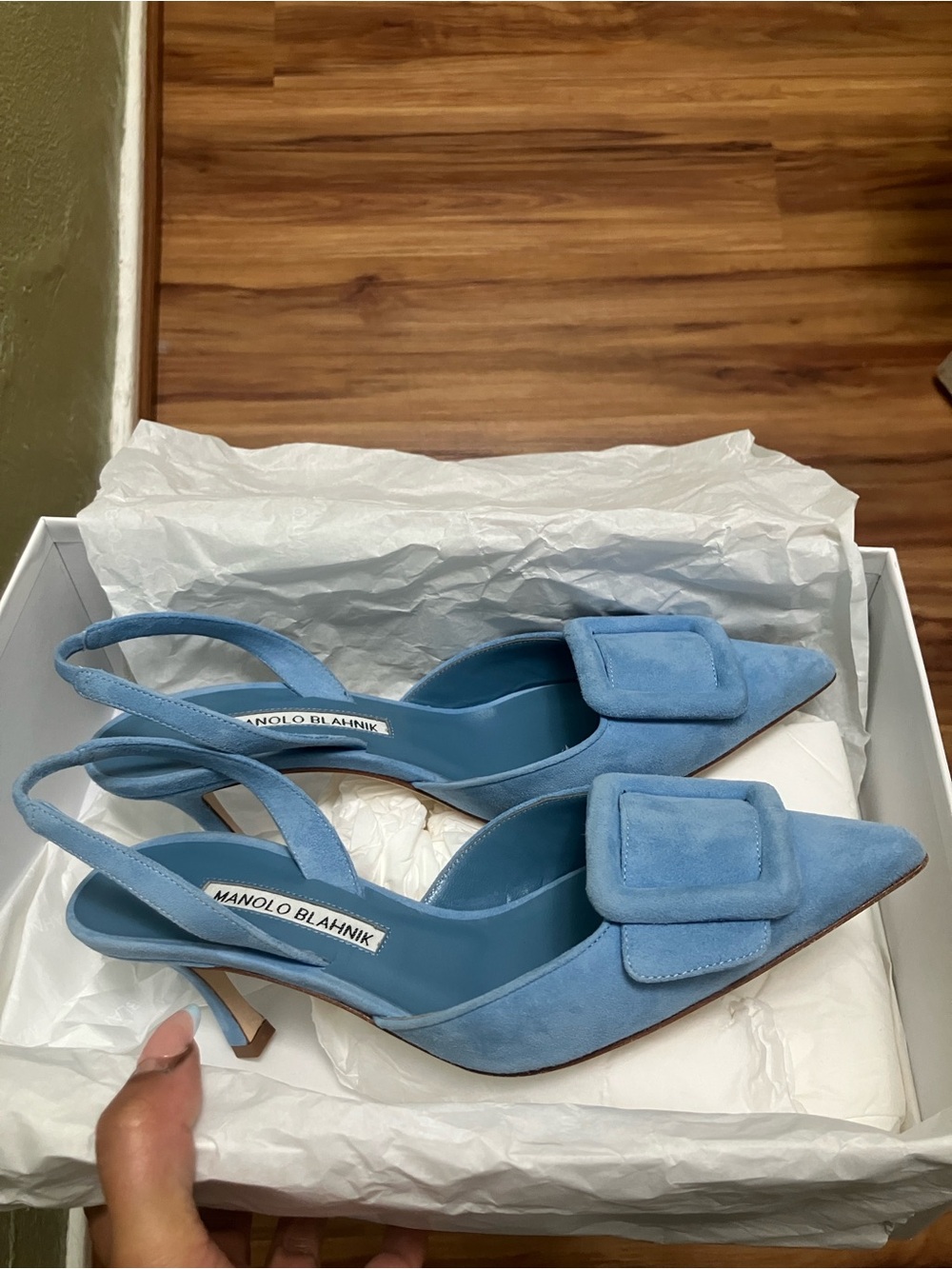 Manolo Blahnik Powder Blue Suede kitten heels - Picture 2 of 6